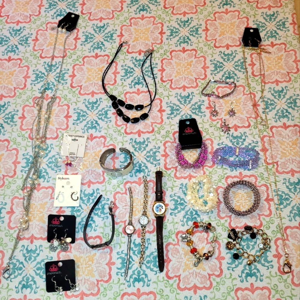 Lot of Jewlry